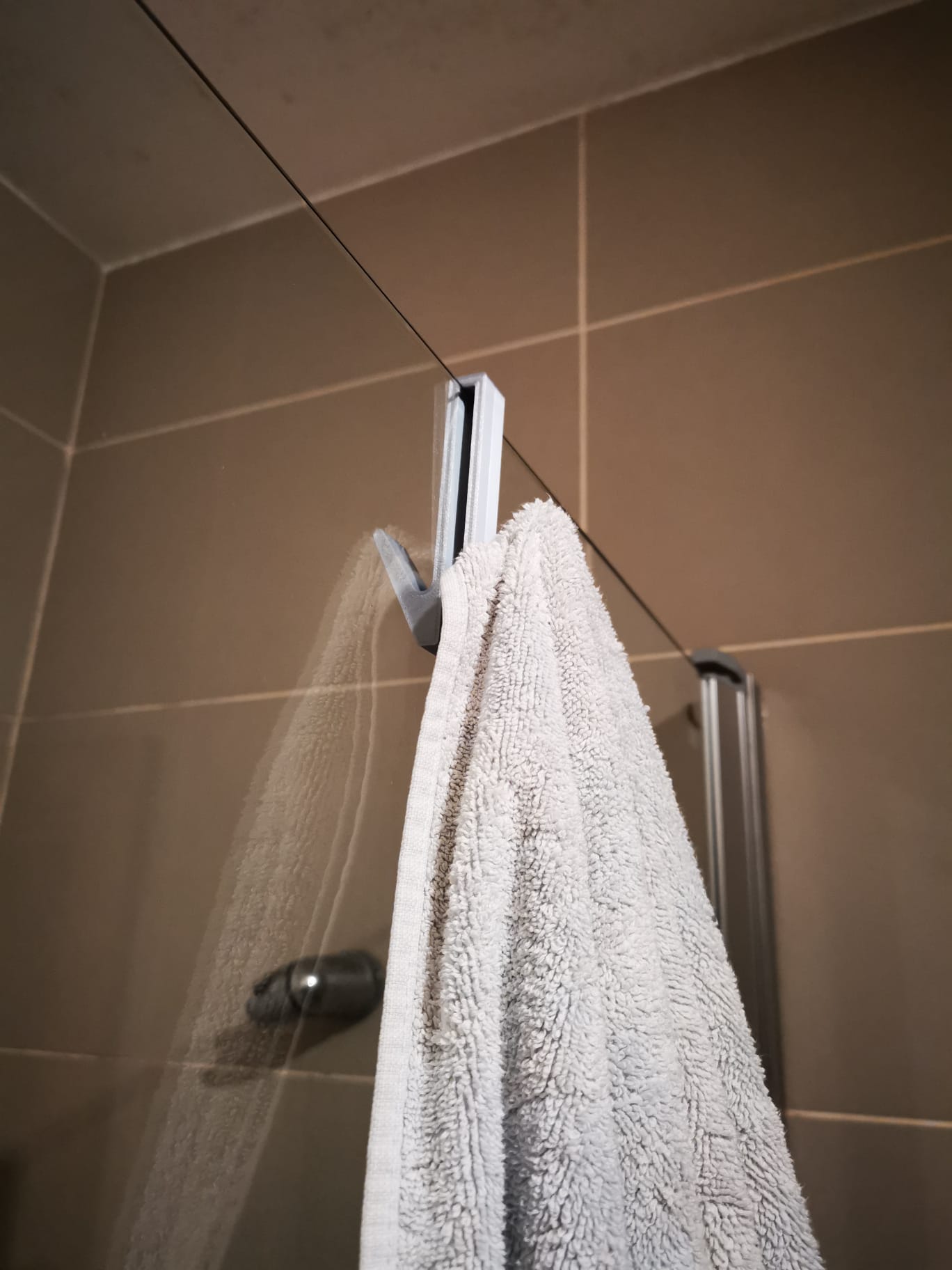 Gancho dupla-face para toalhas